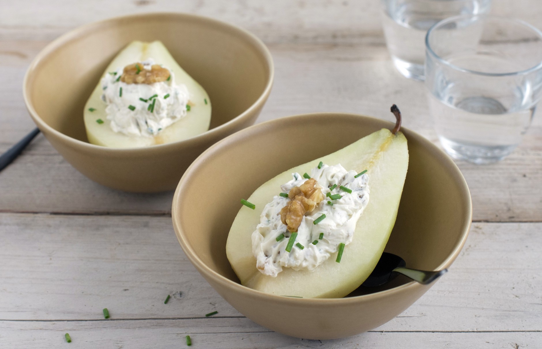 Veggipedia - Stuffed pear with walnuts