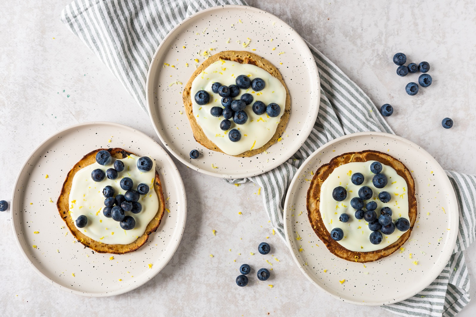 Veggipedia - Banana pancake with fresh fruit