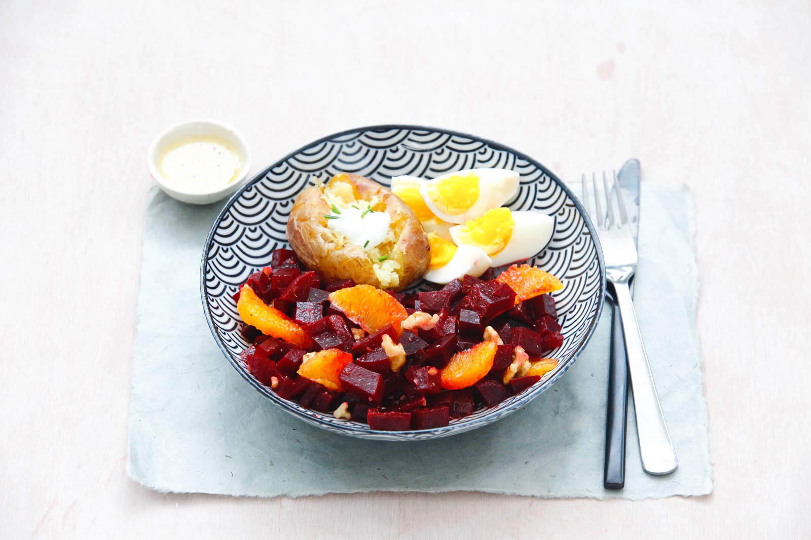 Veggipedia - Beetroot salad with walnut dressing