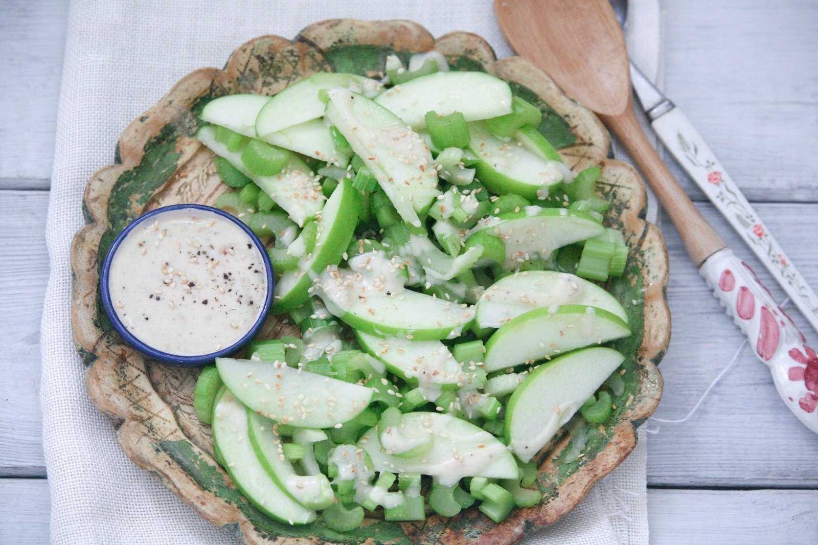 Veggipedia - Celery salad with sesame seeds
