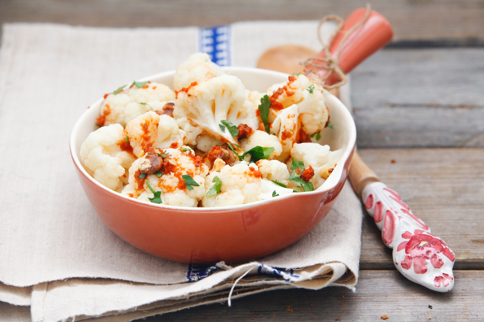 Veggipedia - Cauliflower salad with walnuts