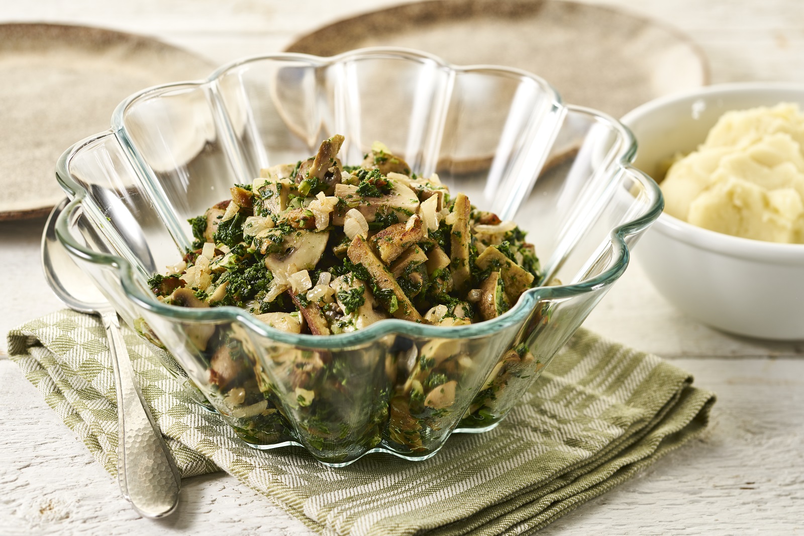 Veggipedia - Kale with vegetarian strips and mushrooms