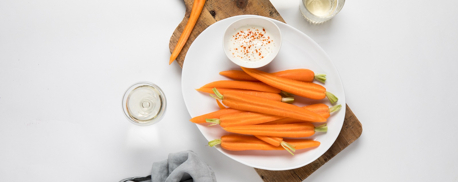 Veggipedia - Carrot with yoghurt horseradish dip