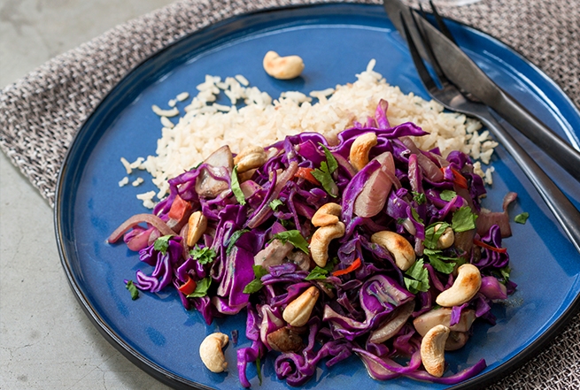 Veggipedia - Stir-fried purple pointed cabbage with mushrooms and coconut curry