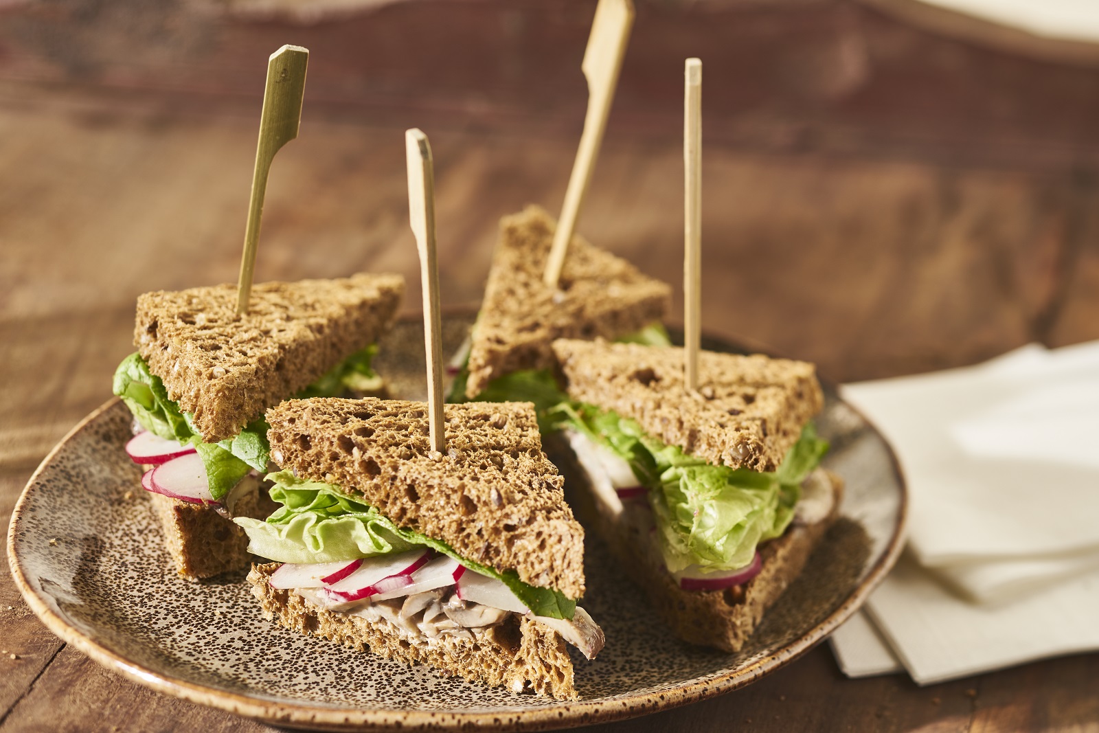Veggipedia - Mushroom and radish sandwich