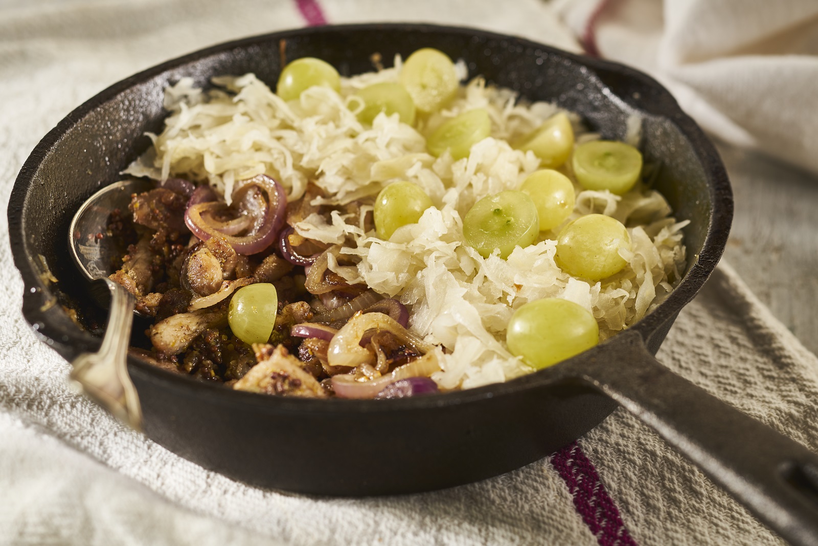 Veggipedia - Alsatian sauerkraut with chicken and grapes