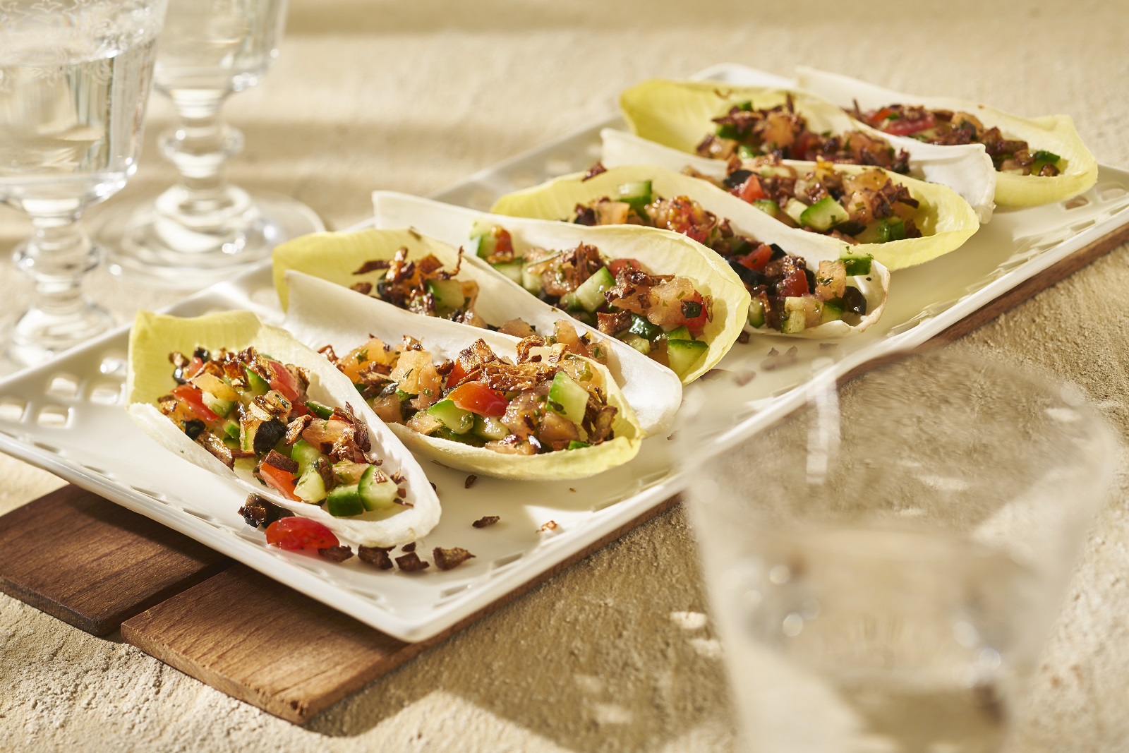 Veggipedia - Stuffed chicory leaves with fried shallots
