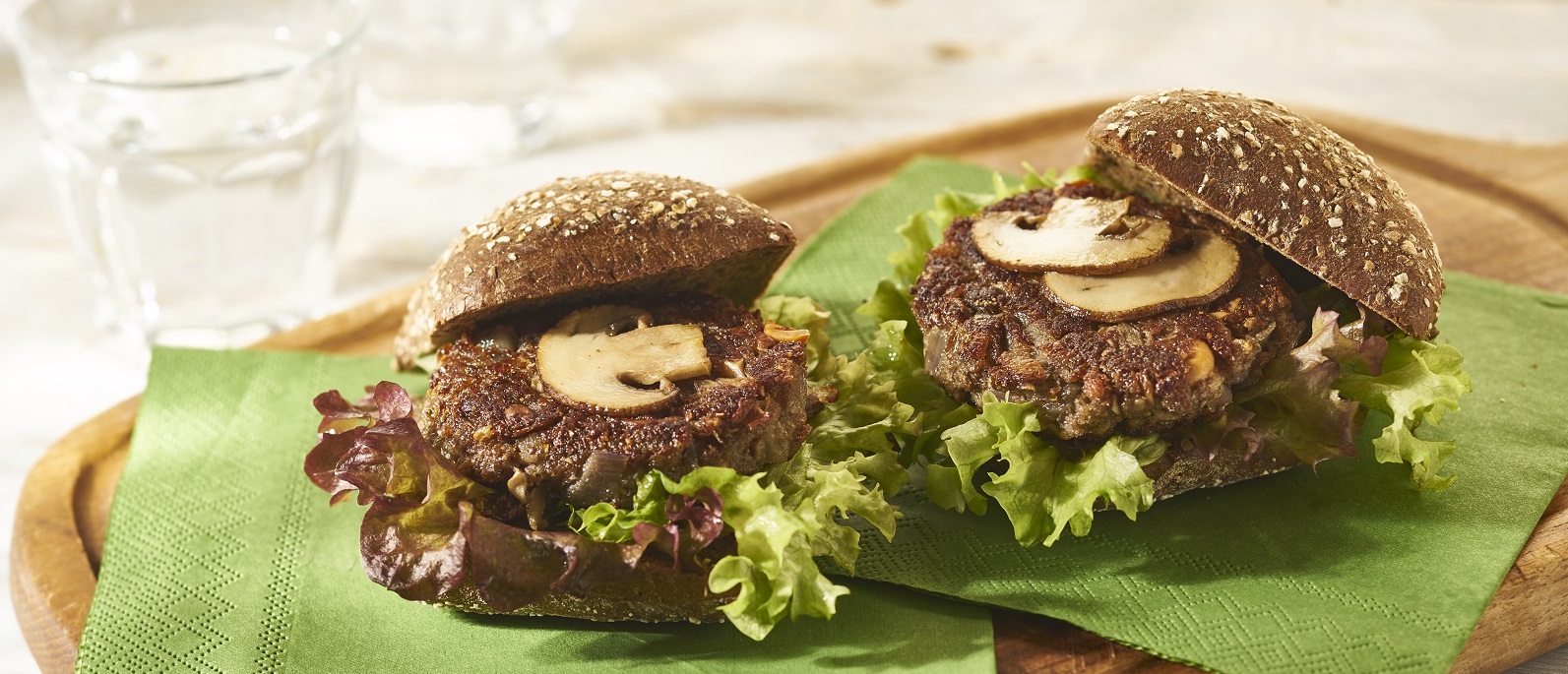 Veggipedia - Mini mushroom burgers