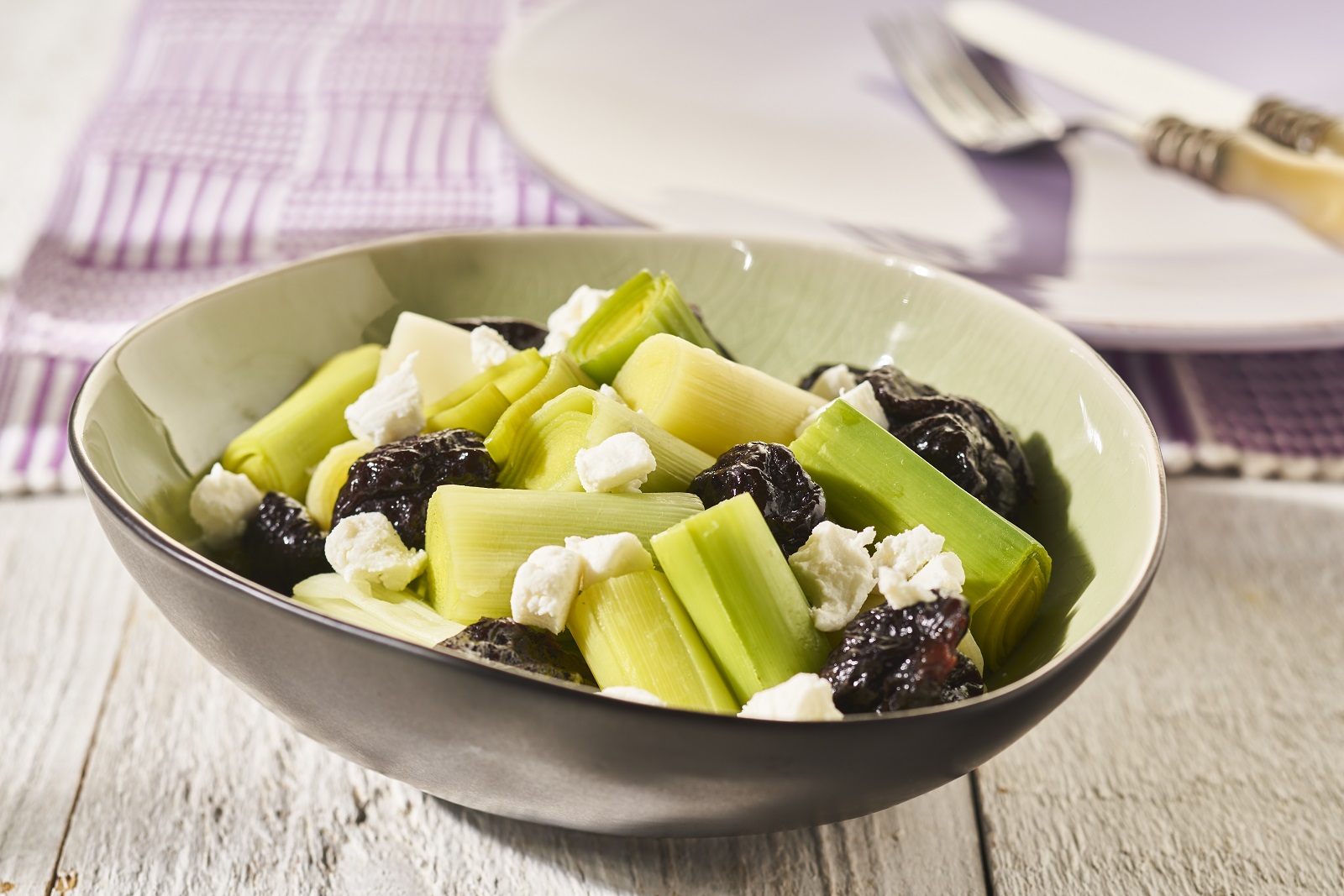 Veggipedia - Leek with prunes and goat cheese