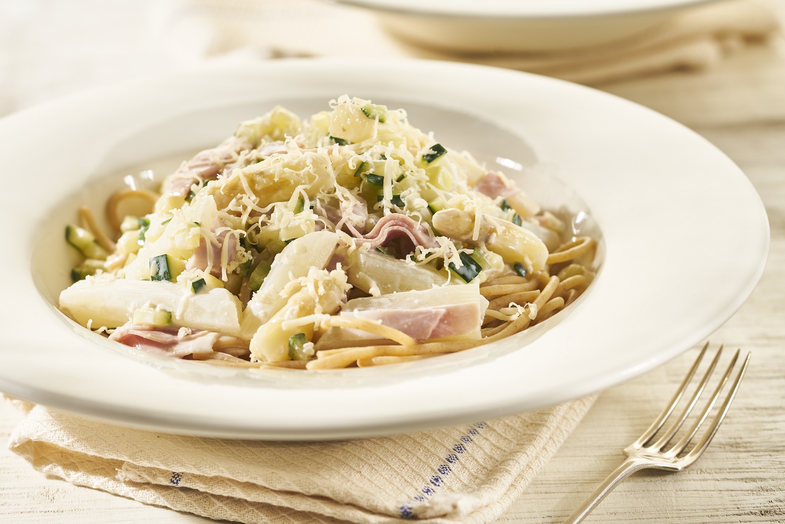 Veggipedia - Spaghetti with asparagus, courgette and ham
