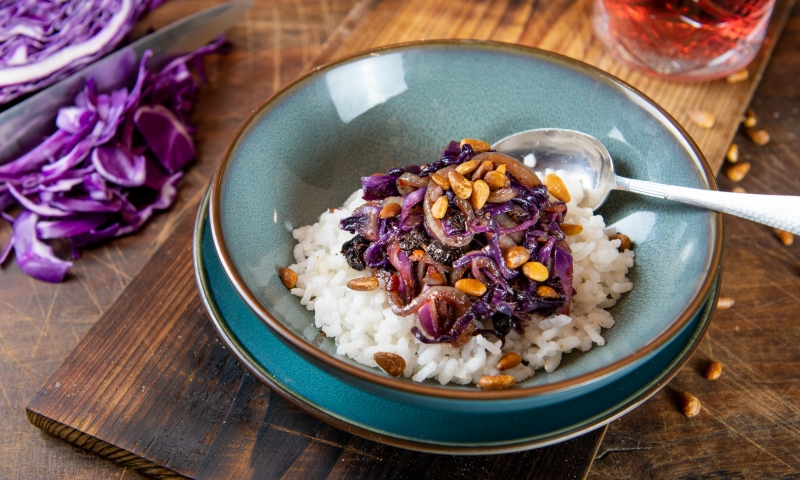 Veggipedia - Purple pointed cabbage with red onion, pine nuts and brown rice