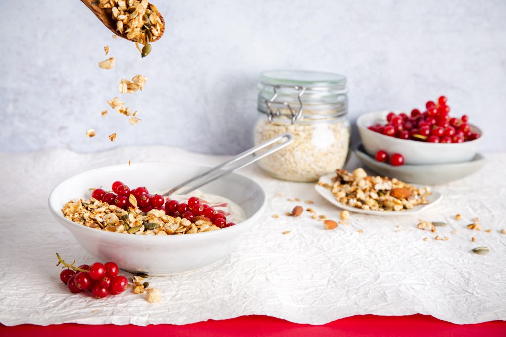 Veggipedia - Redcurrant granola bowl