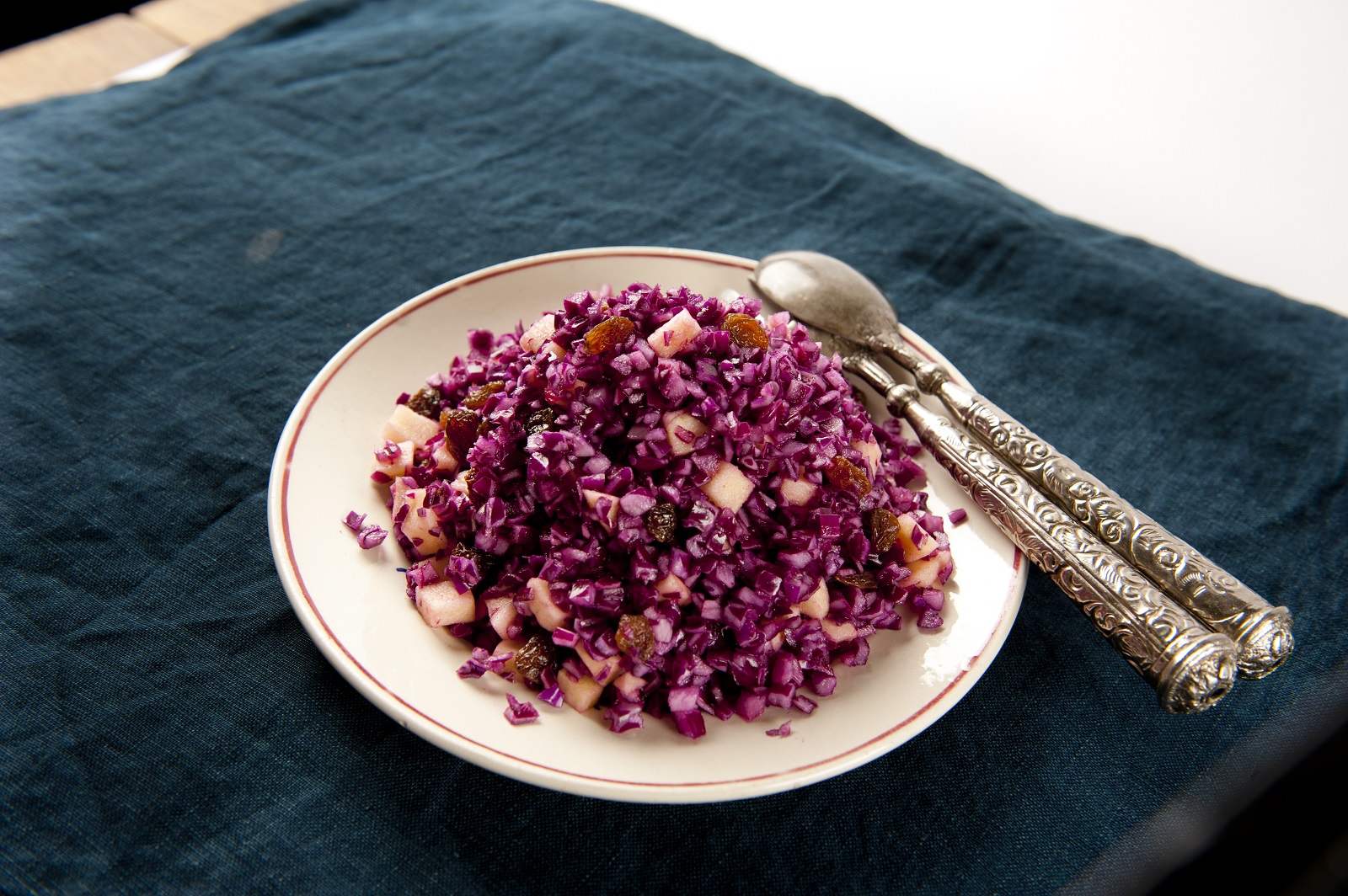 Veggipedia - Red cabbage salad with honey dressing