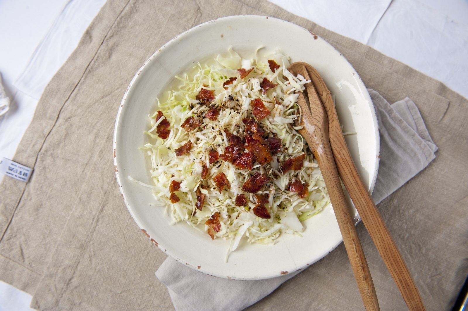 Veggipedia - Pointed cabbage salad with balsamic dressing
