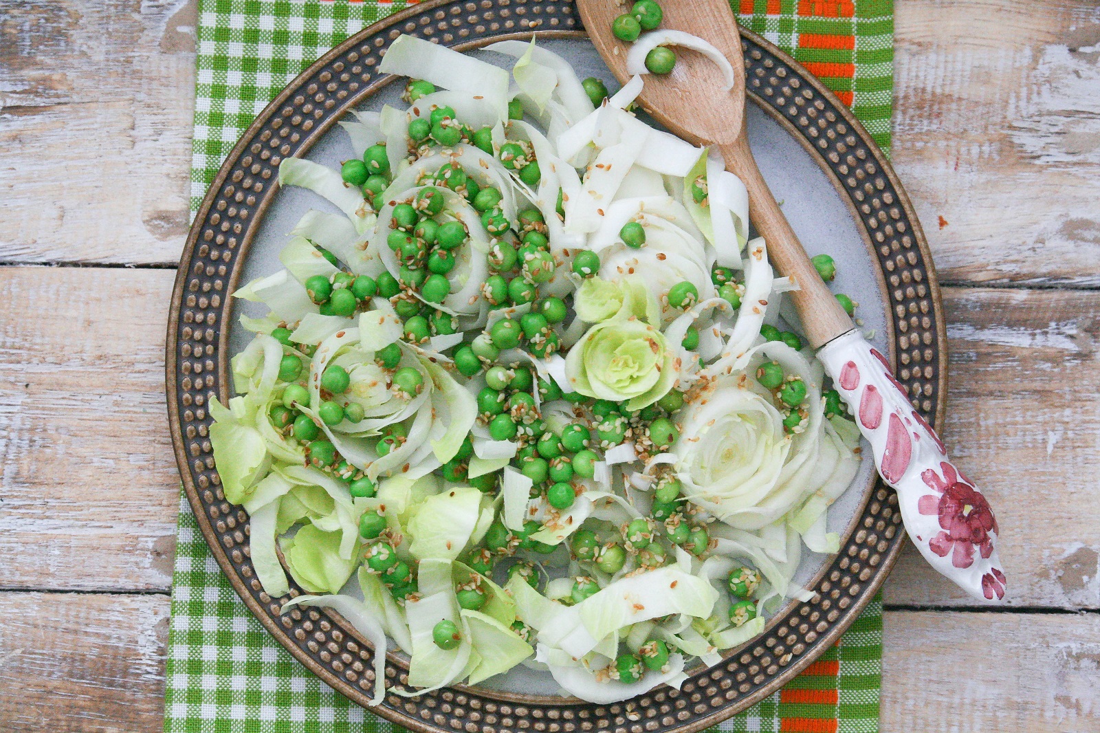 Veggipedia - Chicory salad with sesame dressing