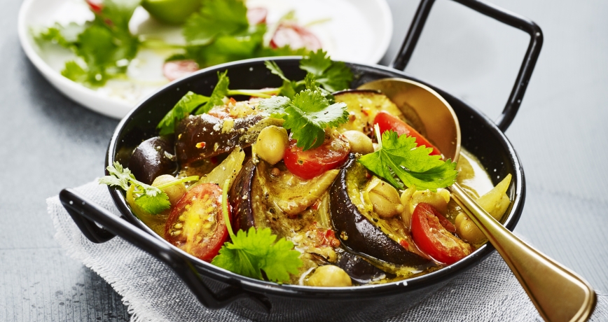 Veggipedia - Aubergine curry with tomato and chickpeas