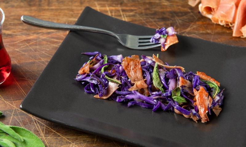 Veggipedia - Stir-fried purple pointed cabbage with ham