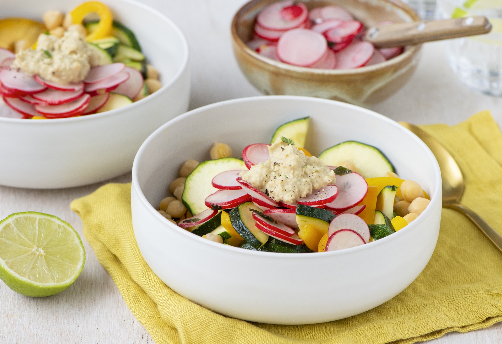 Veggipedia - Vegetable bowl with chickpeas and hummus